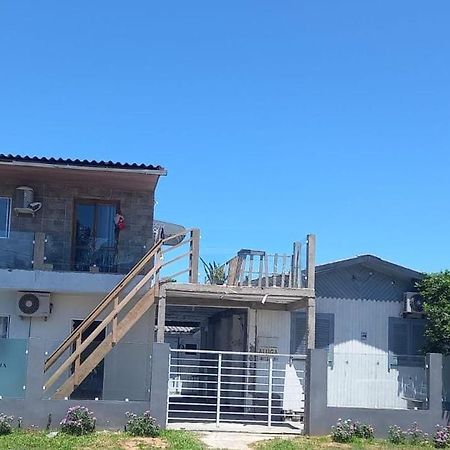 Kitnet S2 Em Torres-Rs - Na Mais Bela Praia Gaucha - Cozinha - Banheiro - Ar Condicionado - Tv Smart 32' - Wi-Fi - Estacionamento - Anfitria Superhost No Bnb Exteriér fotografie