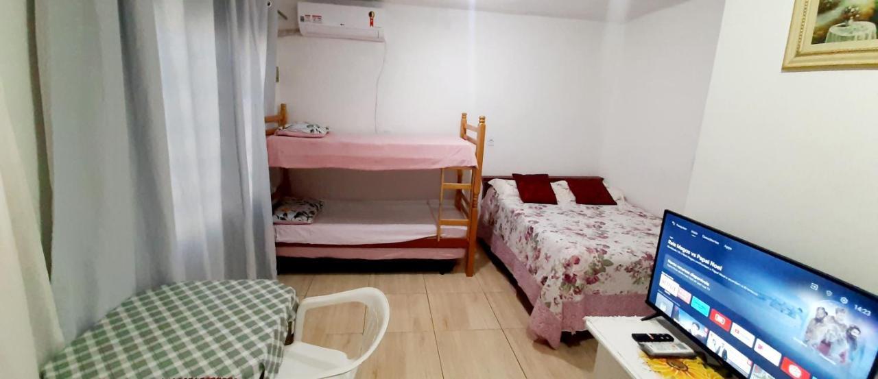 Kitnet S2 Em Torres-Rs - Na Mais Bela Praia Gaucha - Cozinha - Banheiro - Ar Condicionado - Tv Smart 32' - Wi-Fi - Estacionamento - Anfitria Superhost No Bnb Exteriér fotografie